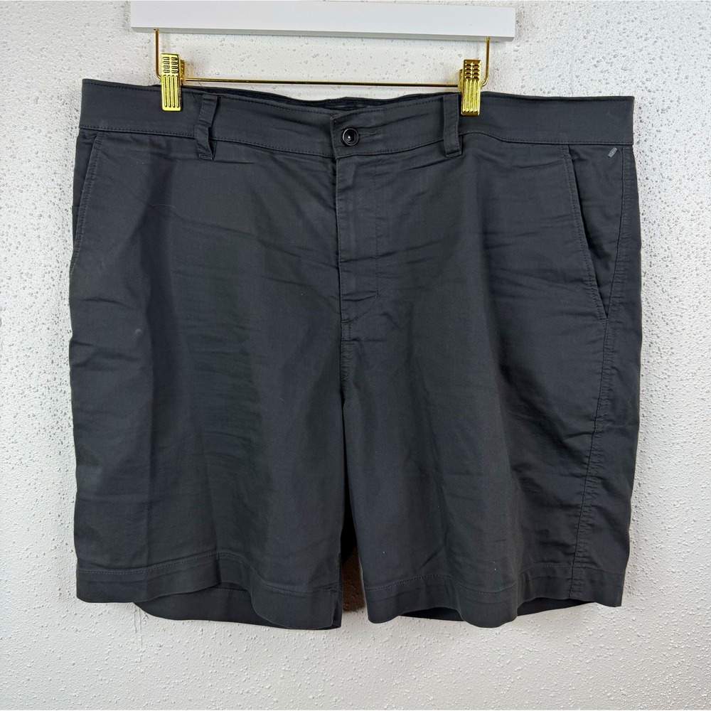 Nike Dri-FIT Men's Gray Athletic Shorts Size 40 Pockets Stretch Button